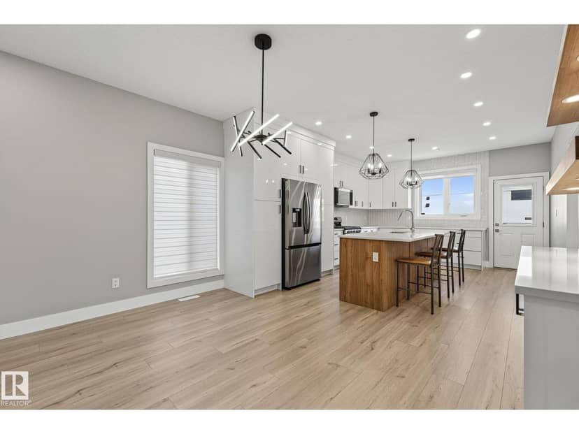 10906 54 AV NW — photo 10 of 40