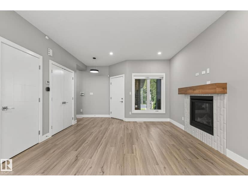 10906 54 AV NW, Edmonton, photo 2