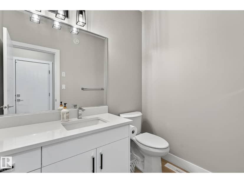 10906 54 AV NW — photo 25 of 40