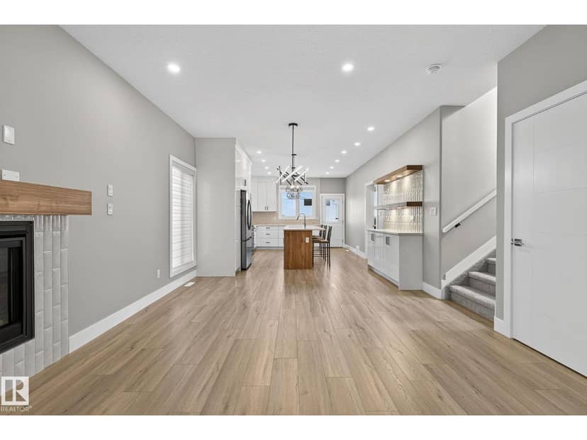10906 54 AV NW, Edmonton, photo 3