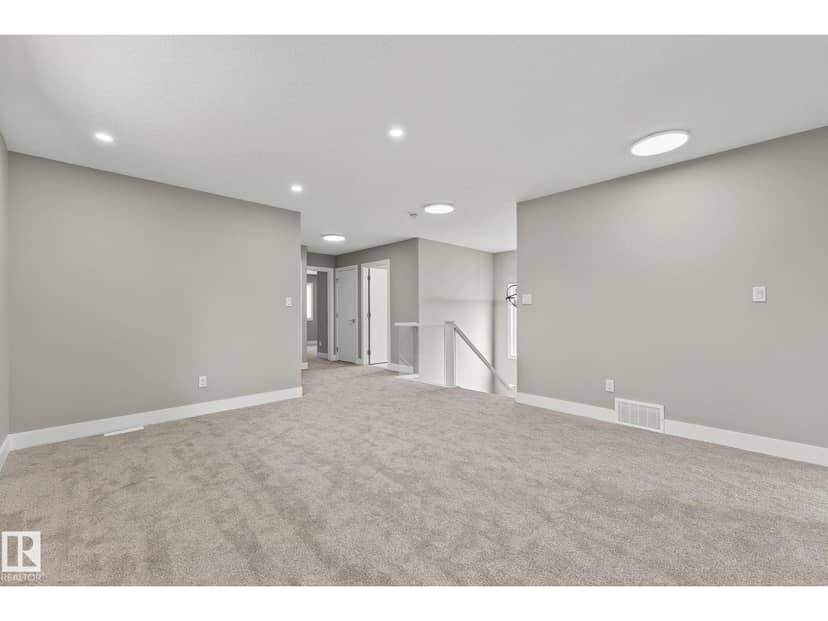 10906 54 AV NW — photo 30 of 40