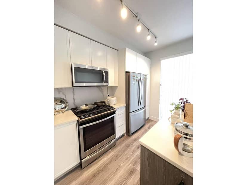 9817 161A STREET, Surrey, photo 2