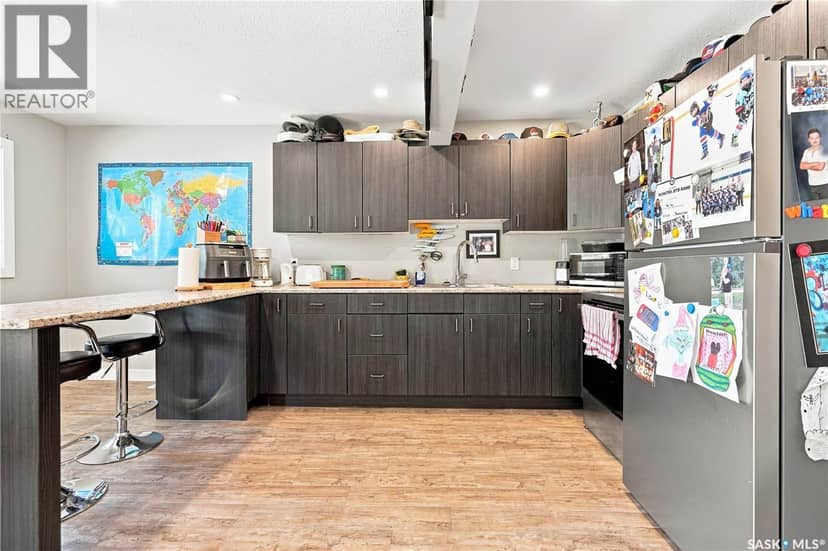 145 Lillooet STREET E — photo 11 of 40