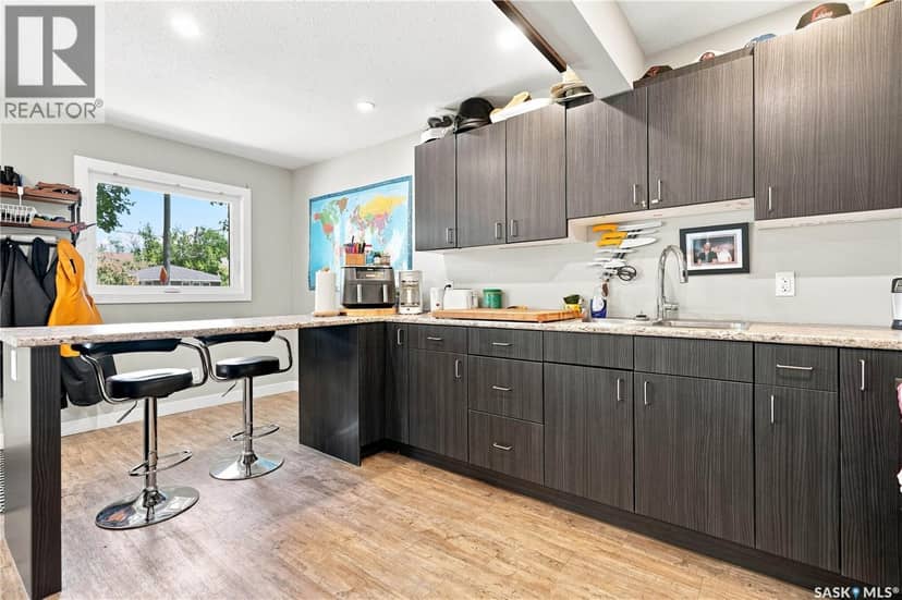 145 Lillooet STREET E — photo 12 of 40