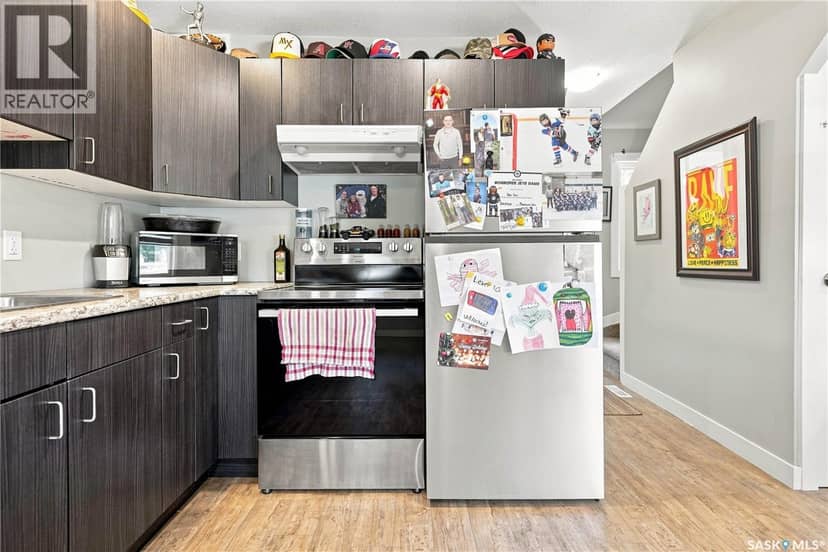 145 Lillooet STREET E — photo 13 of 40