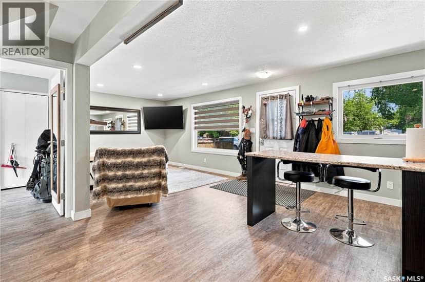 145 Lillooet STREET E — photo 14 of 40