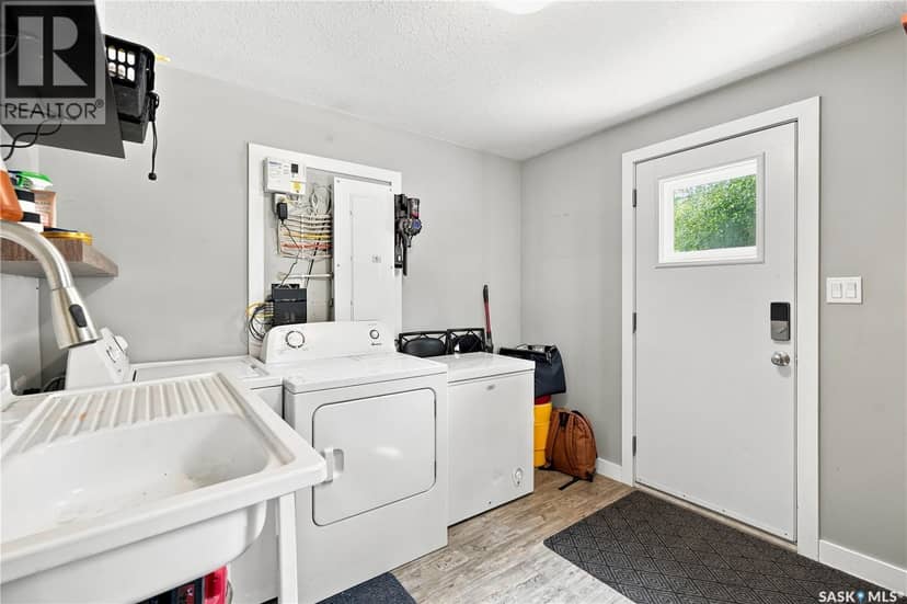 145 Lillooet STREET E — photo 18 of 40