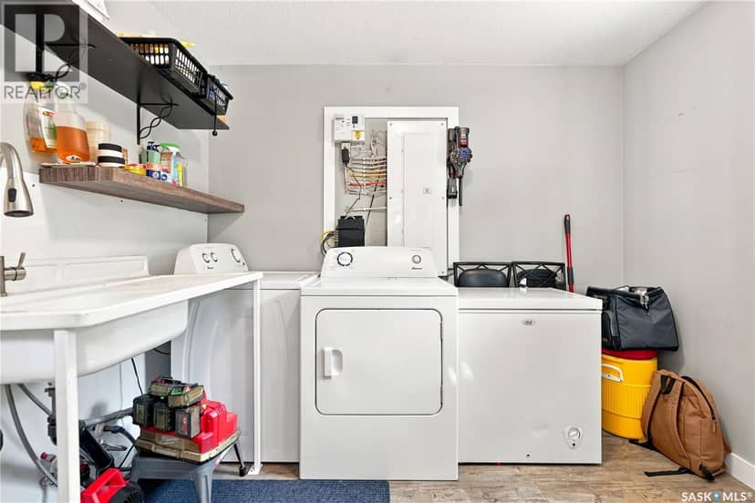 145 Lillooet STREET E — photo 19 of 40