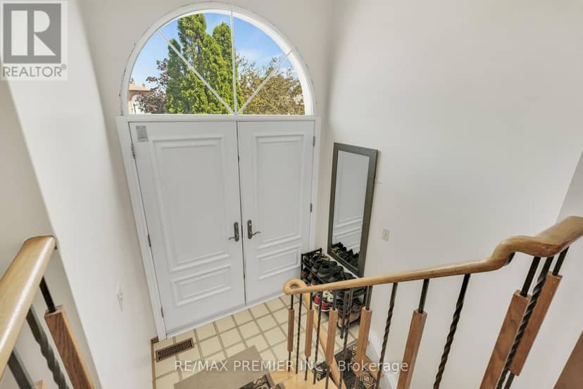 4178 Dursley Crescent — photo 3 of 40