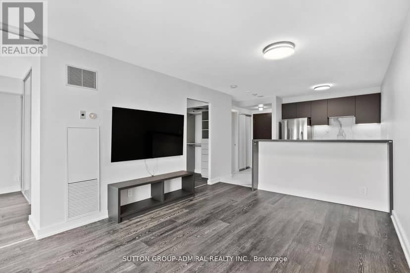 1910 - 10 Yonge Street — photo 11 of 20