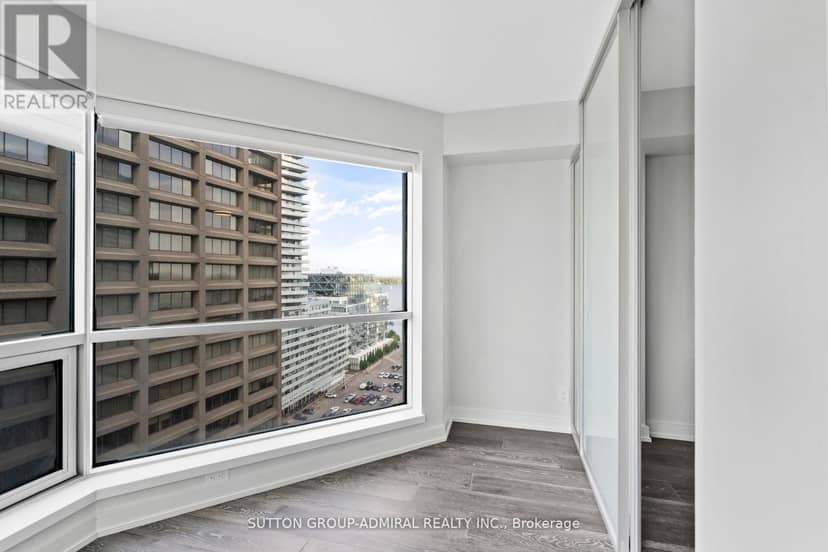 1910 - 10 Yonge Street — photo 6 of 20