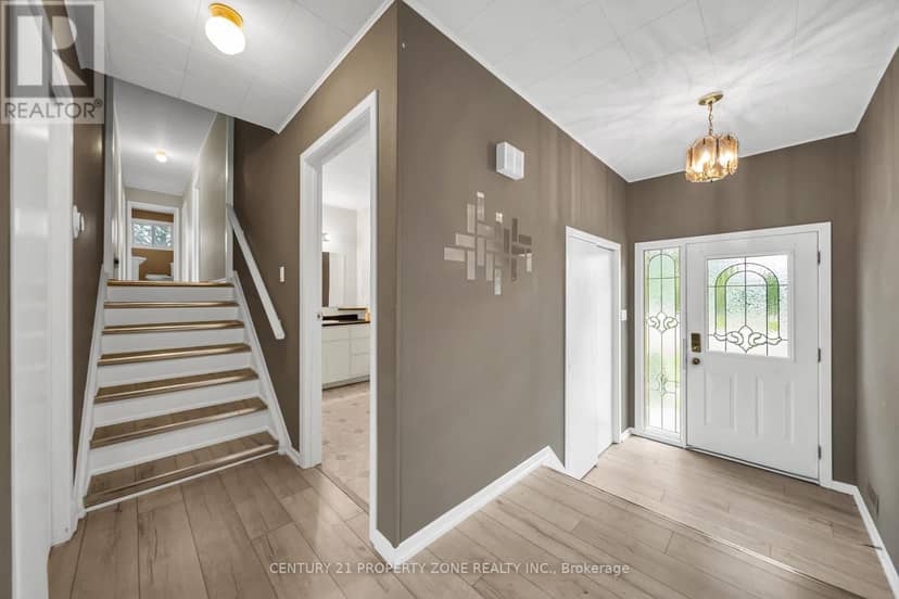 18580 Dufferin Street — photo 10 of 40