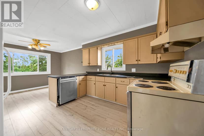 18580 Dufferin Street — photo 21 of 40