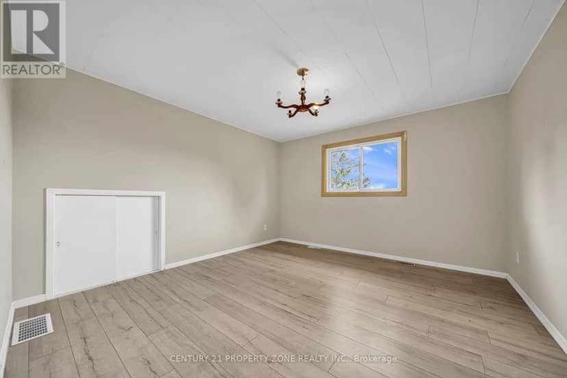 18580 Dufferin Street — photo 22 of 40