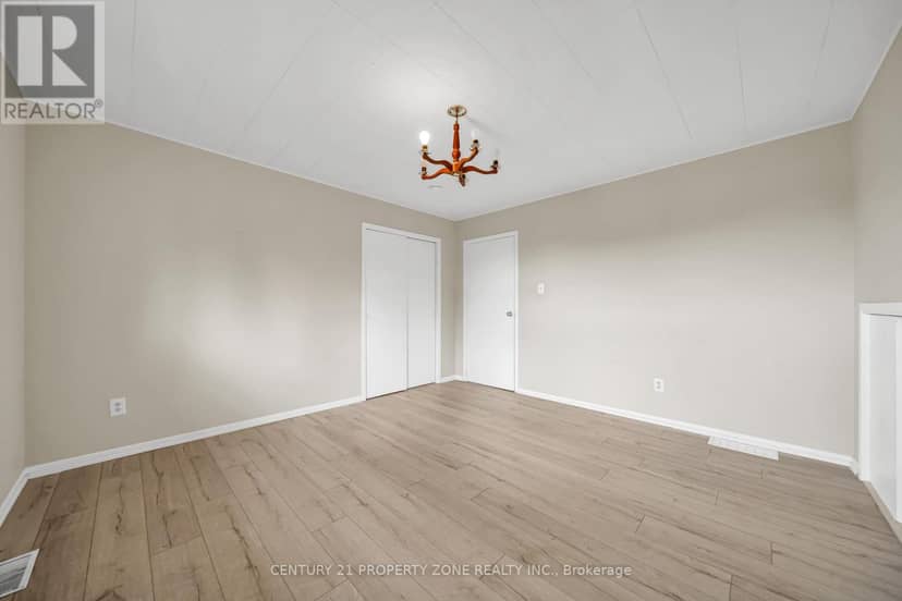 18580 Dufferin Street — photo 24 of 40