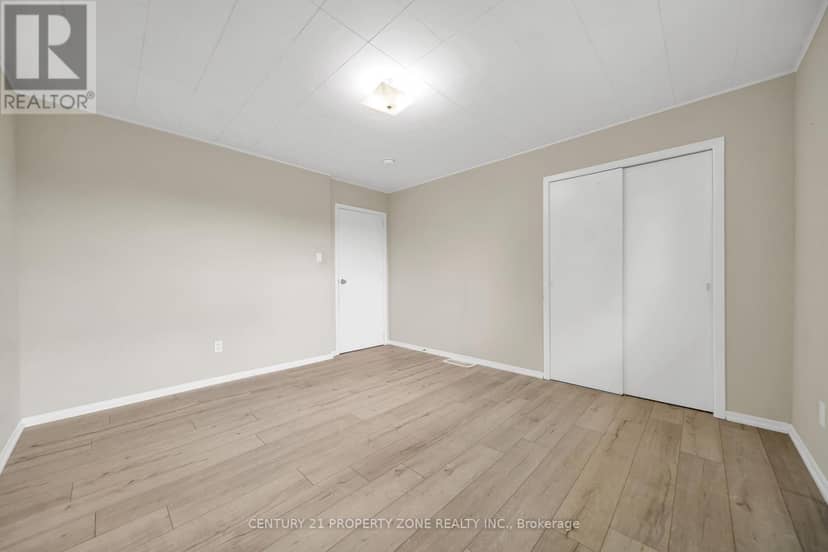 18580 Dufferin Street — photo 26 of 40