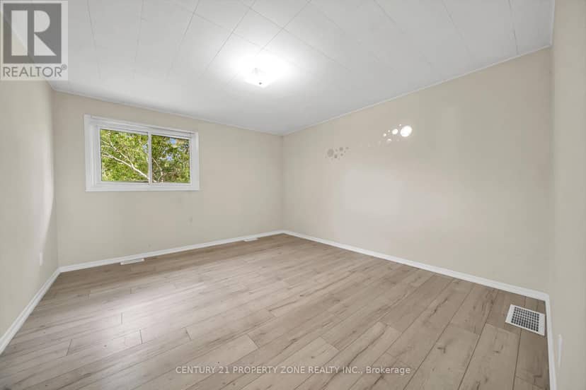 18580 Dufferin Street — photo 30 of 40