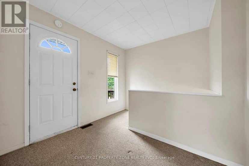 18580 Dufferin Street — photo 33 of 40
