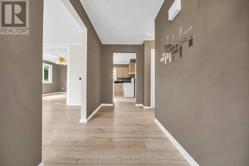 18580 Dufferin Street — photo 9 of 40