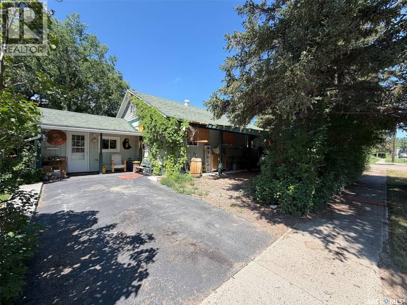 604 Front STREET, Eastend, photo 2