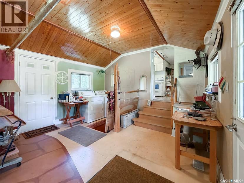604 Front STREET, Eastend, photo 3