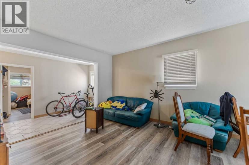 1407 28 Street SW — photo 18 of 39