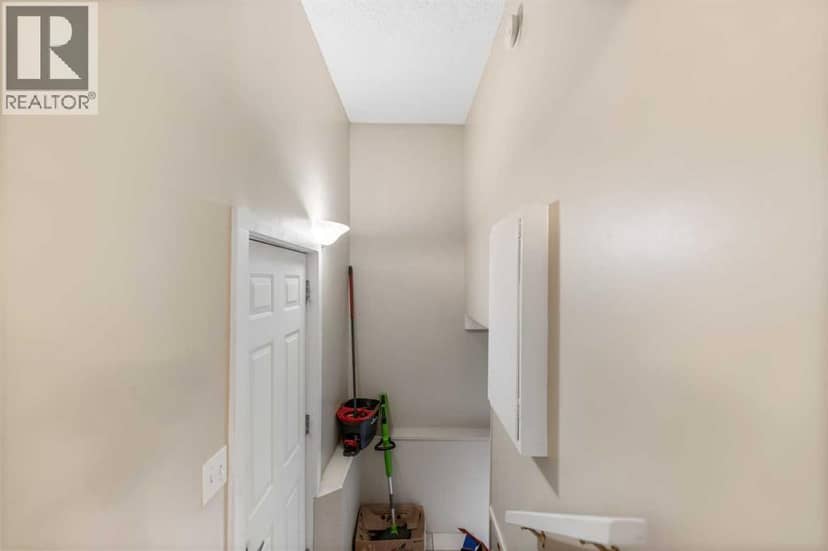 1407 28 Street SW — photo 21 of 39