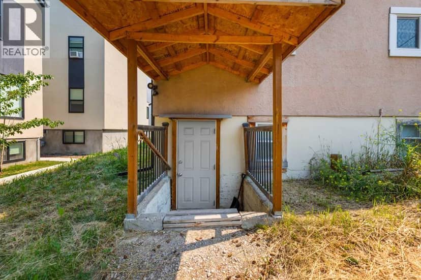 1407 28 Street SW — photo 24 of 39
