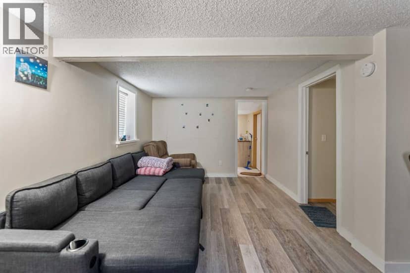 1407 28 Street SW — photo 30 of 39