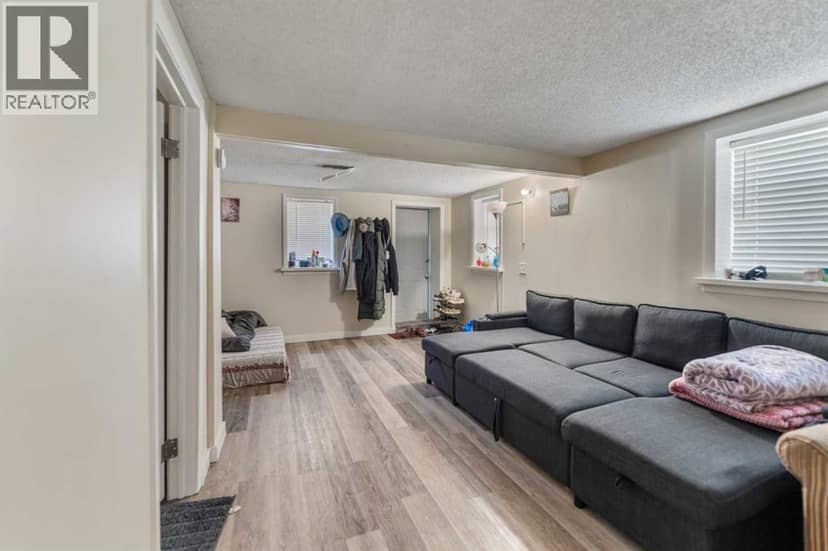 1407 28 Street SW — photo 31 of 39