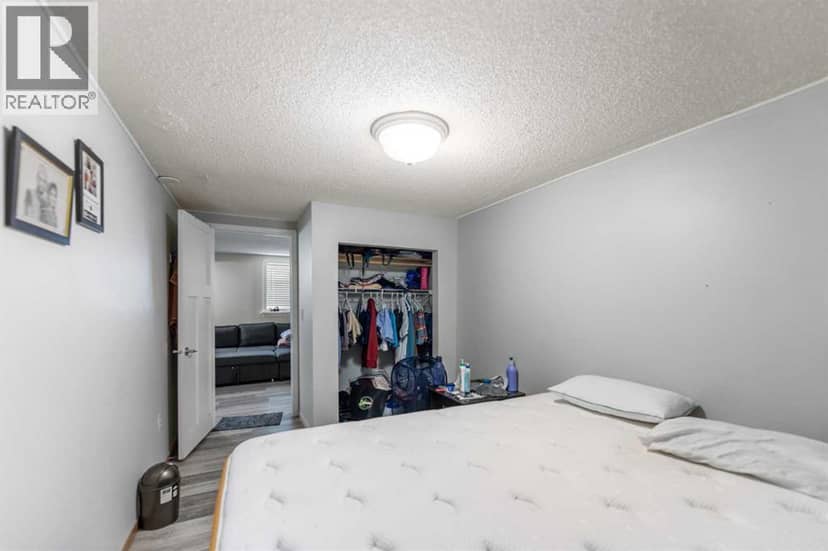 1407 28 Street SW — photo 37 of 39