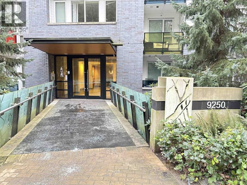 303 9250 UNIVERSITY HIGH STREET, Burnaby, photo 2