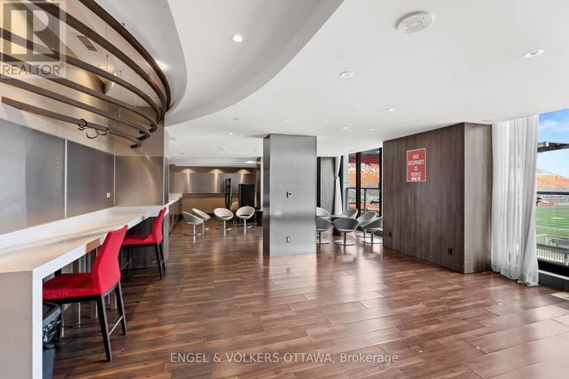110 - 1035 Bank Street — photo 38 of 40
