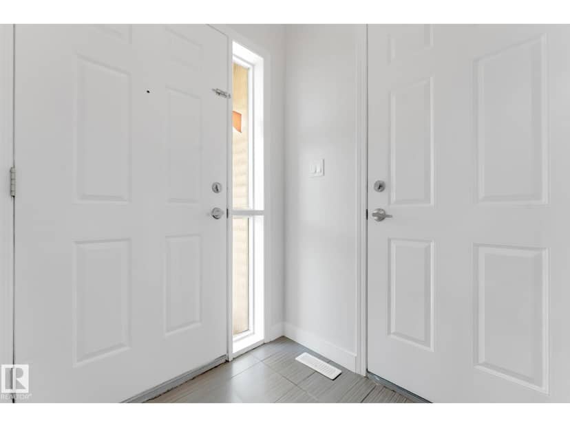 4511 25 AV NW NW — photo 10 of 36