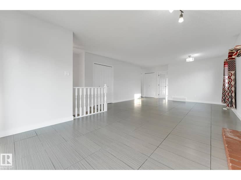 4511 25 AV NW NW — photo 14 of 36