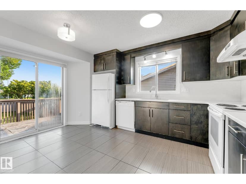4511 25 AV NW NW — photo 15 of 36
