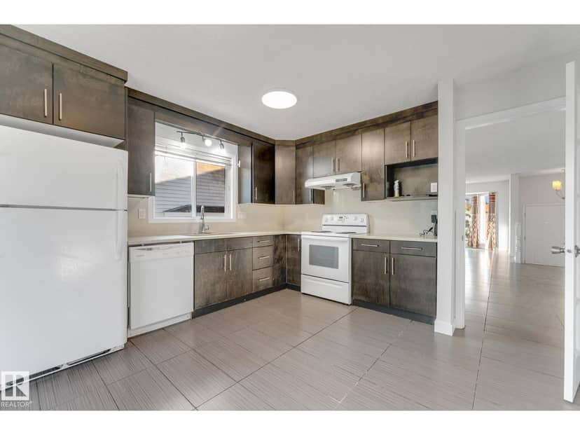 4511 25 AV NW NW — photo 16 of 36