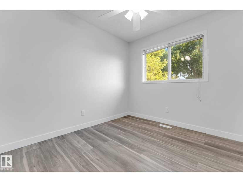 4511 25 AV NW NW — photo 22 of 36