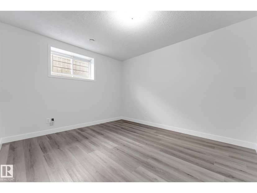 4511 25 AV NW NW — photo 34 of 36