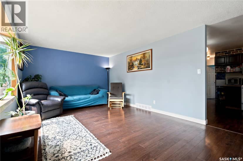 310 Douglas CRESCENT — photo 16 of 40