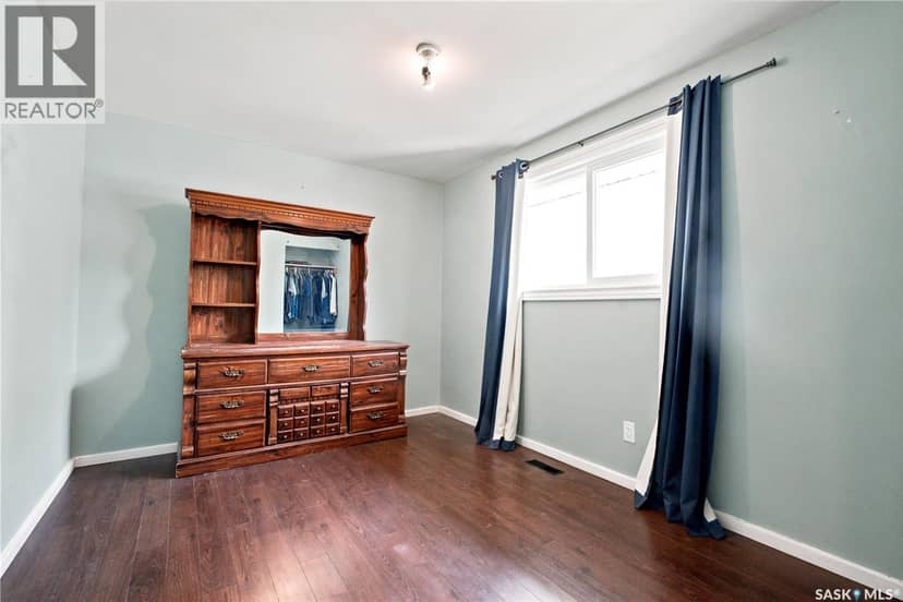 310 Douglas CRESCENT — photo 24 of 40