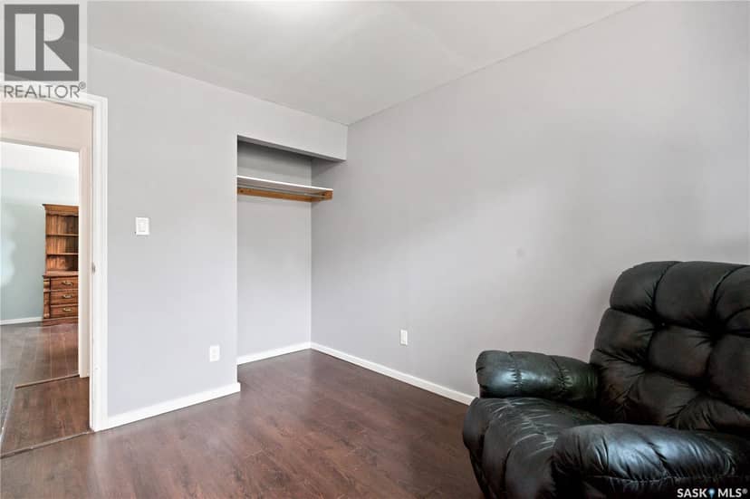 310 Douglas CRESCENT — photo 26 of 40