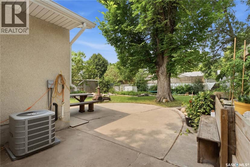 310 Douglas CRESCENT — photo 36 of 40
