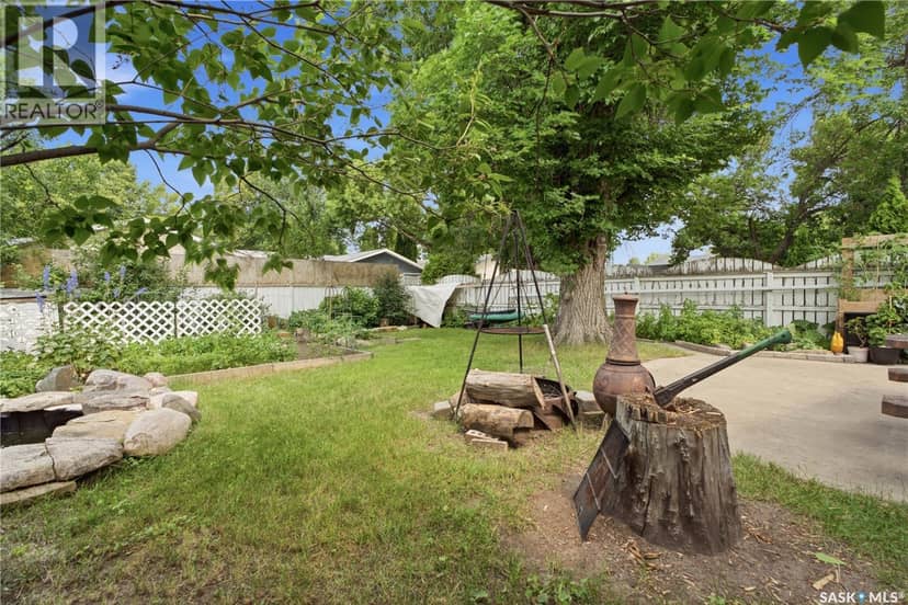 310 Douglas CRESCENT — photo 37 of 40