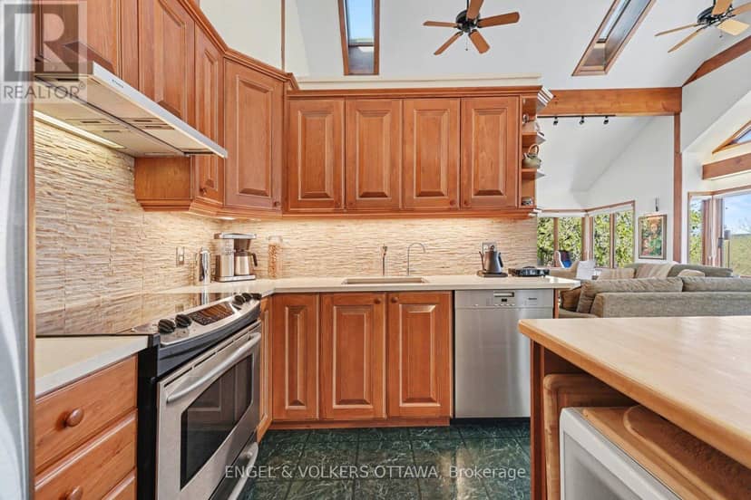 4637 Northwoods Drive — photo 22 of 40