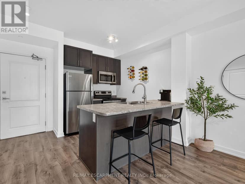 123 - 101 Shoreview Place — photo 13 of 40