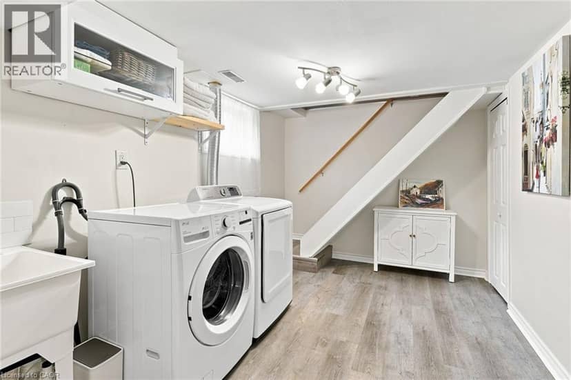 122 LIMERIDGE Road W — photo 32 of 40