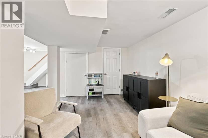 122 LIMERIDGE Road W — photo 35 of 40