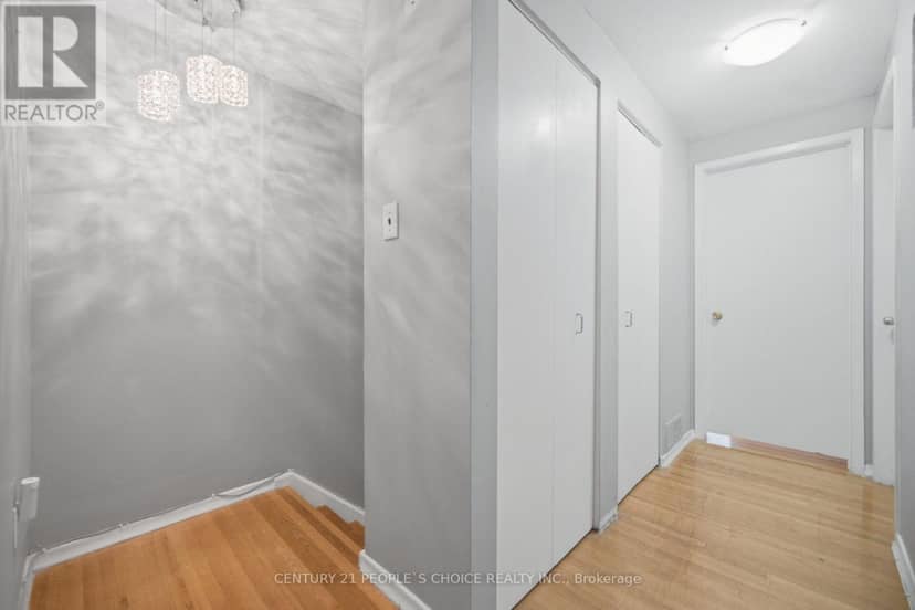79 Fleetwood Crescent — photo 20 of 40
