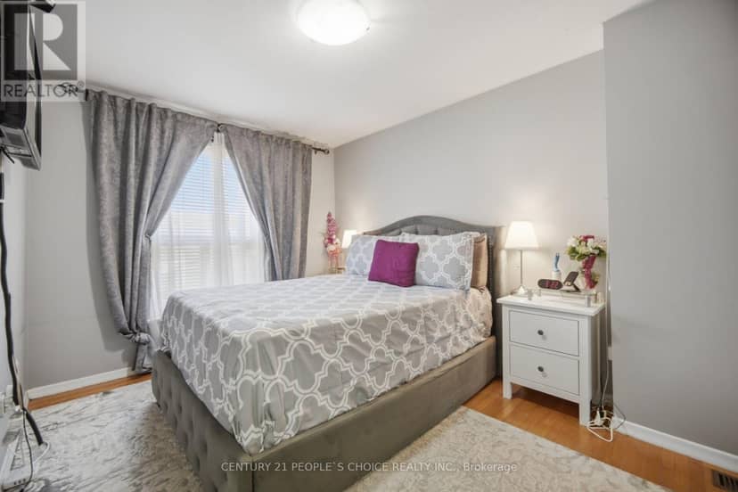 79 Fleetwood Crescent — photo 25 of 40